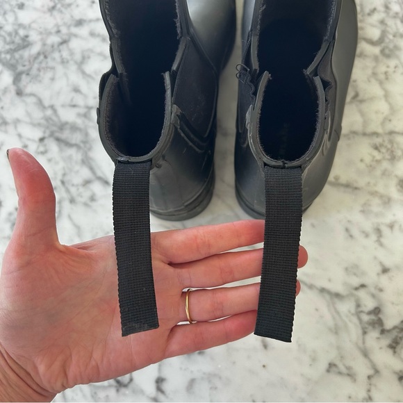Everlane Chelsea Rain Boots in black | size 8 - Picture 8 of 8